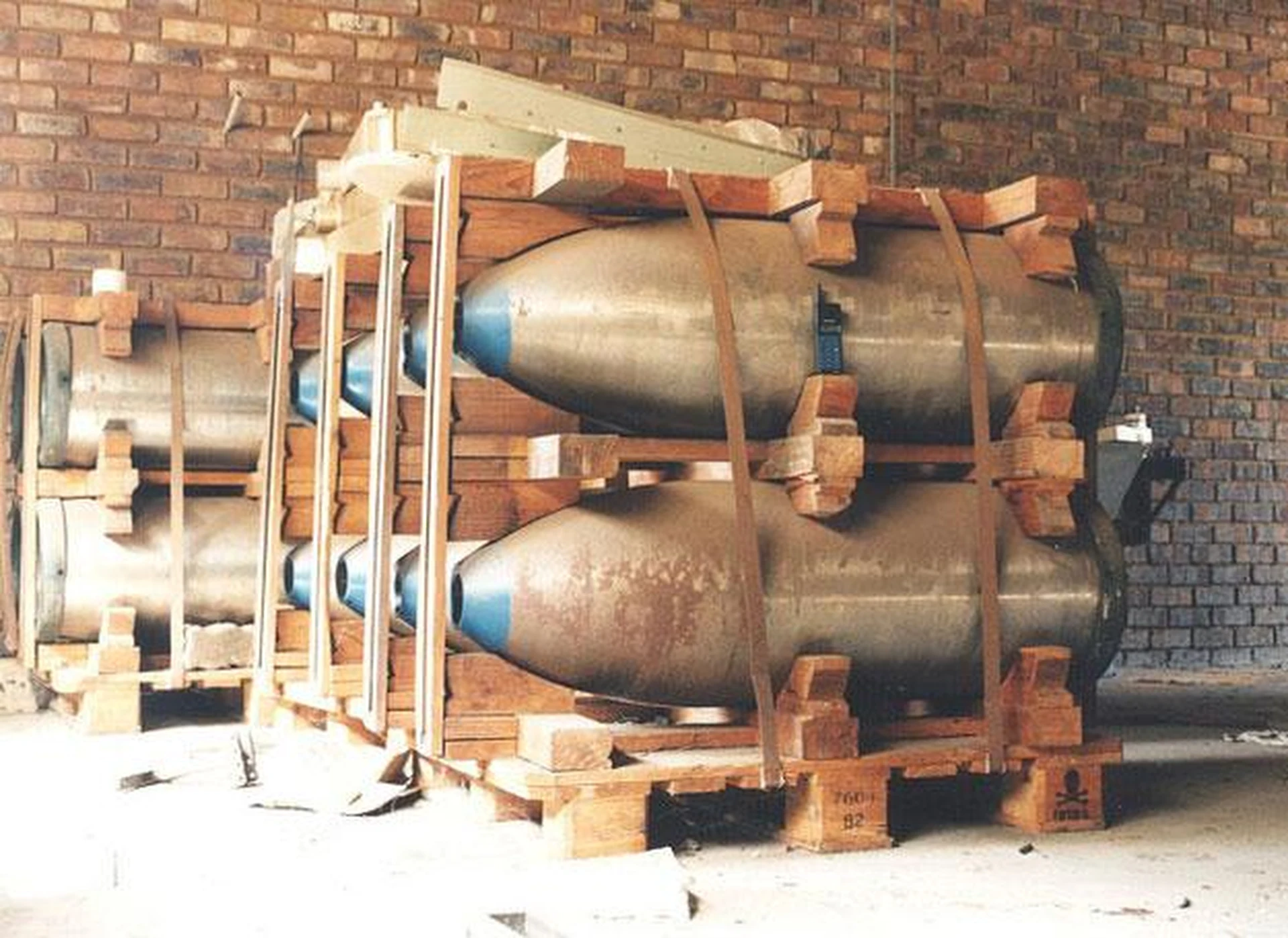 Obudowy bomb w opuszczonym południowoafrykańskim zakładzie produkcji bomb atomowych Circle niedaleko Pretorii.